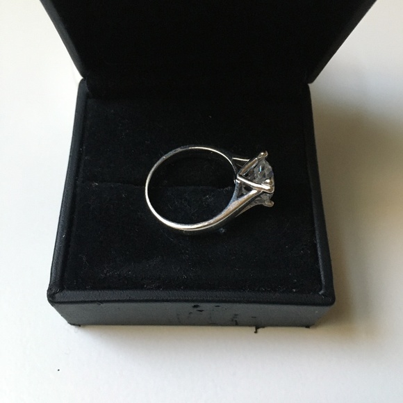 Savannah Round Cut Engagement Ring - Picture 3 of 6